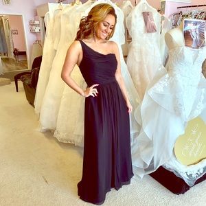 NEW WITH TAGS stunning one shoulder black gown